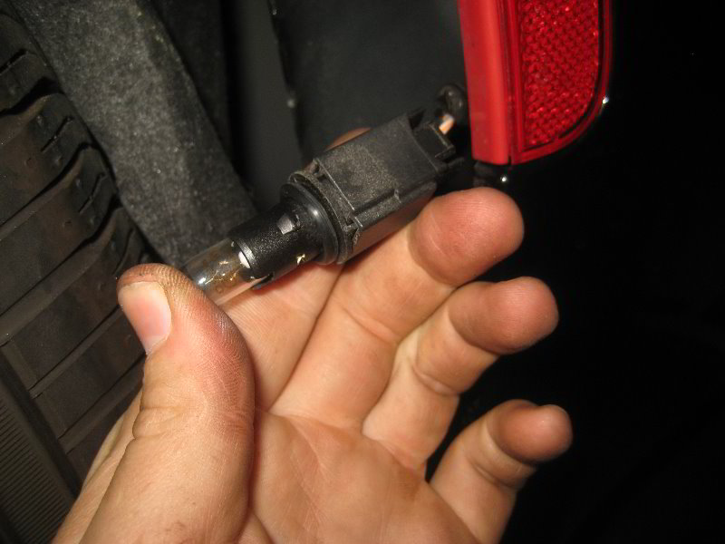 Chrysler-Pacifica-Minivan-Rear-Side-Marker-Light-Bulb-Replacement-Guide-014