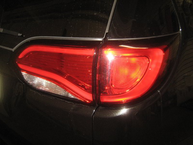 Chrysler-Pacifica-Minivan-Tail-Light-Bulbs-Replacement-Guide-001