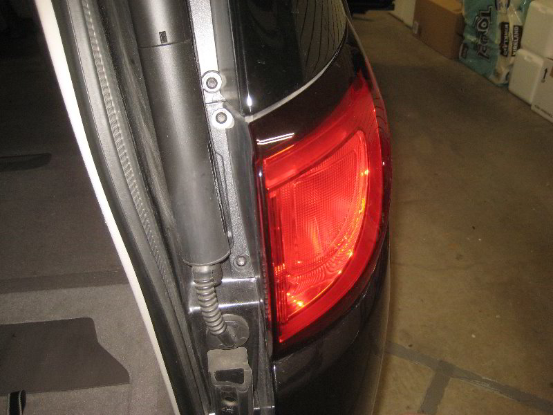 Chrysler-Pacifica-Minivan-Tail-Light-Bulbs-Replacement-Guide-017