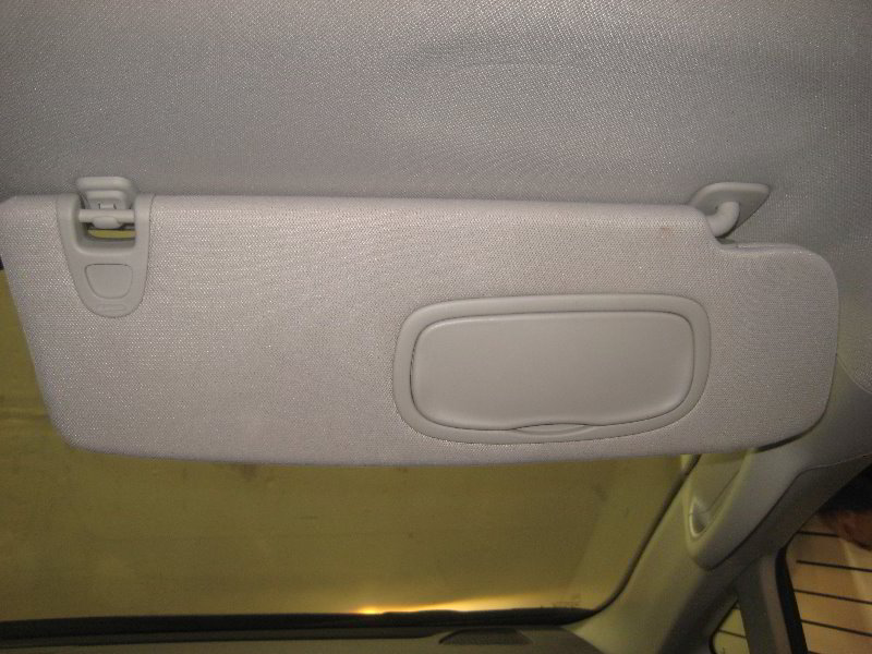 Chrysler-Pacifica-Minivan-Vanity-Mirror-Light-Bulbs-Replacement-Guide-001