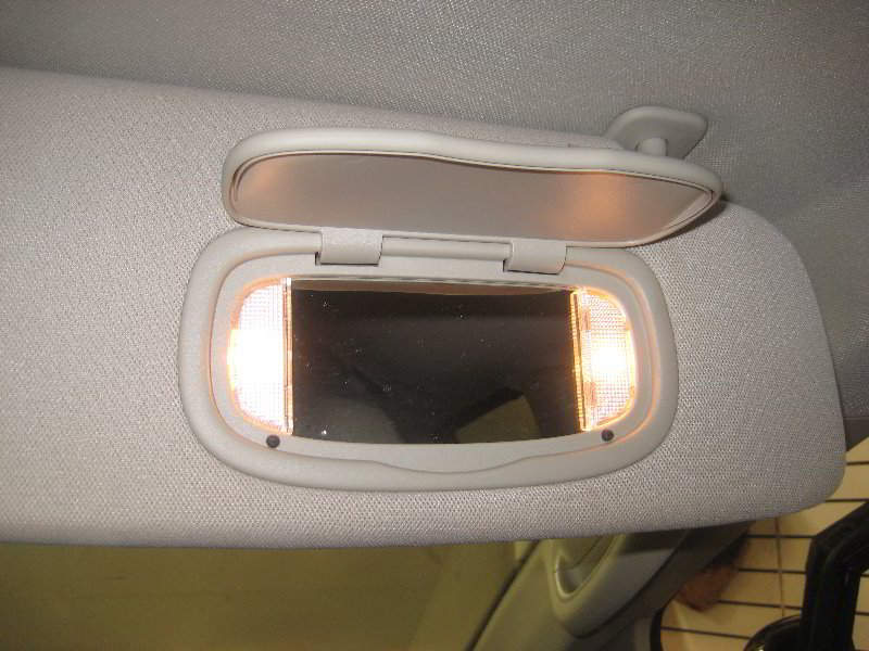 Chrysler-Pacifica-Minivan-Vanity-Mirror-Light-Bulbs-Replacement-Guide-002