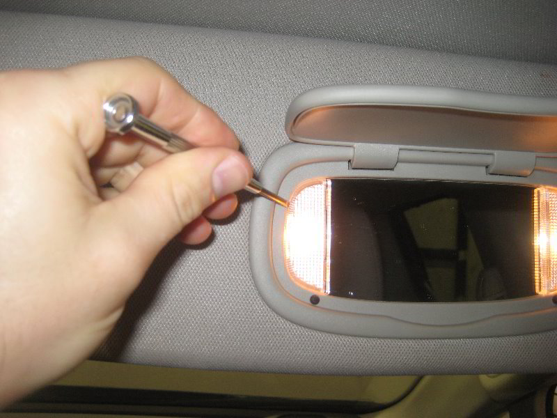 Chrysler-Pacifica-Minivan-Vanity-Mirror-Light-Bulbs-Replacement-Guide-003