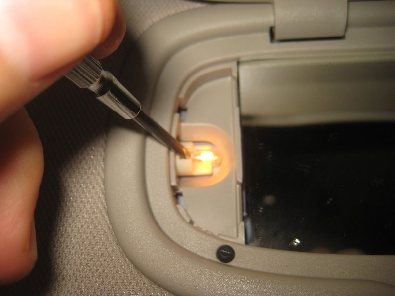 Chrysler-Pacifica-Minivan-Vanity-Mirror-Light-Bulbs-Replacement-Guide-007