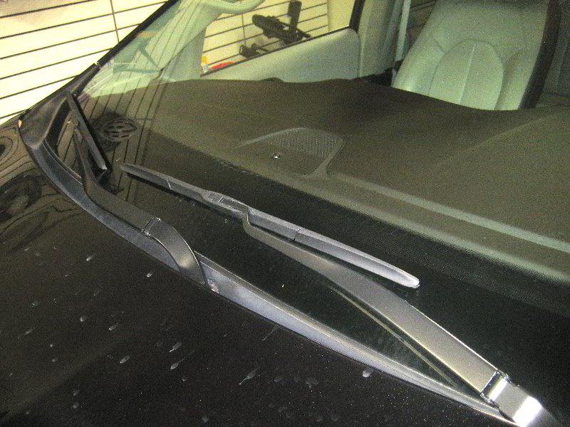 ChryslerPacificaMinivanWindshieldWiperBladesReplacementGuide001