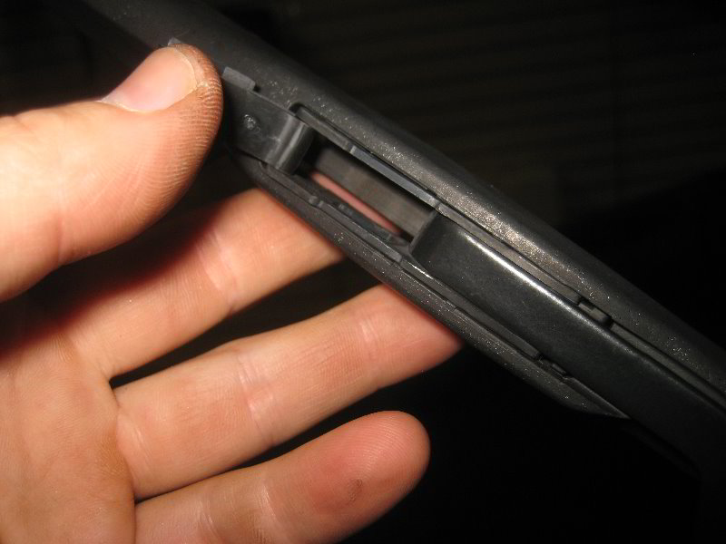 Chrysler-Pacifica-Minivan-Windshield-Wiper-Blades-Replacement-Guide-012