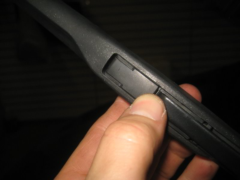 Chrysler-Pacifica-Minivan-Windshield-Wiper-Blades-Replacement-Guide-013