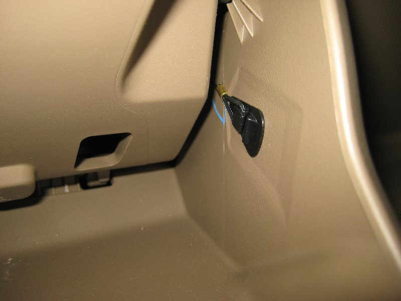 Chrysler-Town-and-Country-HVAC-Cabin-Air-Filter-Replacement-Guide-003