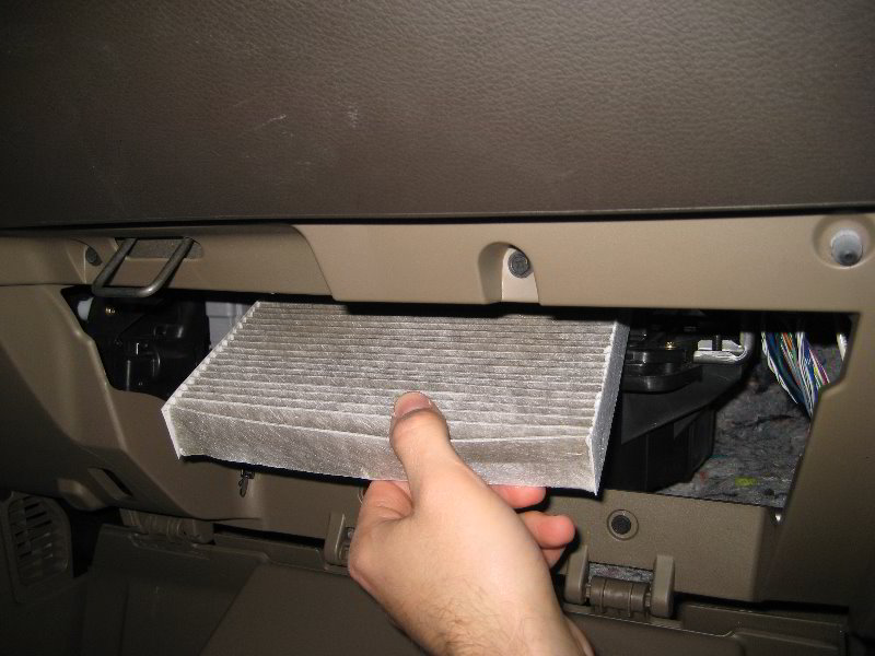 ChryslerTownandCountryHVACCabinAirFilterReplacementGuide014