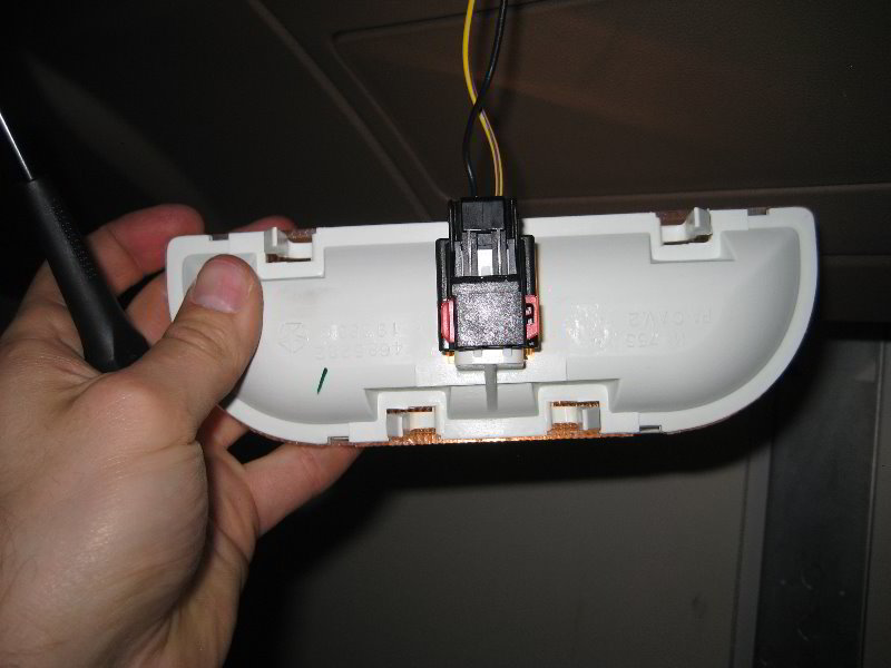 Chrysler-Town-and-Country-Cargo-Area-Light-Bulb-Replacement-Guide-003