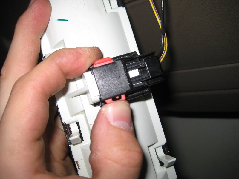 Chrysler-Town-and-Country-Cargo-Area-Light-Bulb-Replacement-Guide-004