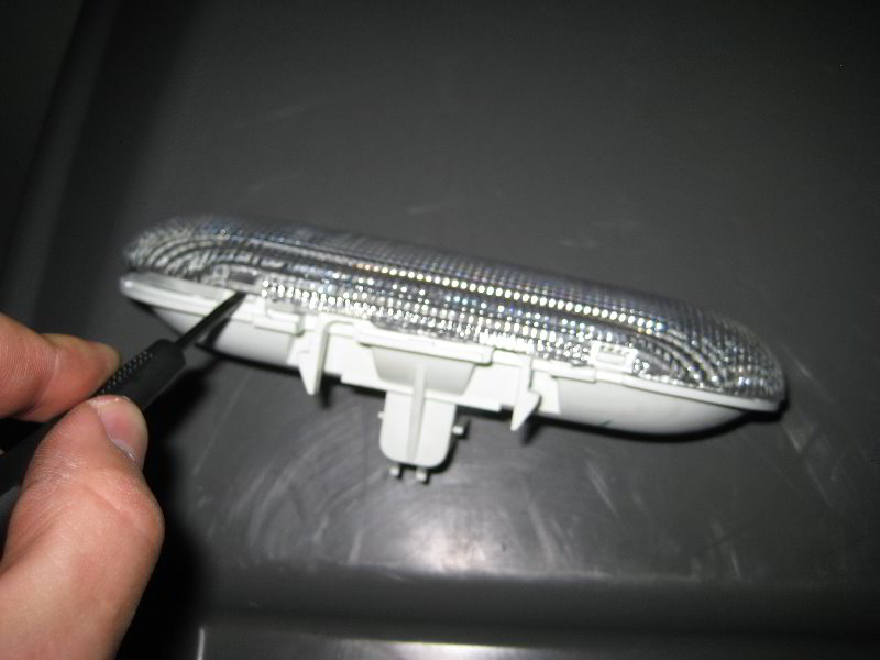 Chrysler-Town-and-Country-Cargo-Area-Light-Bulb-Replacement-Guide-007