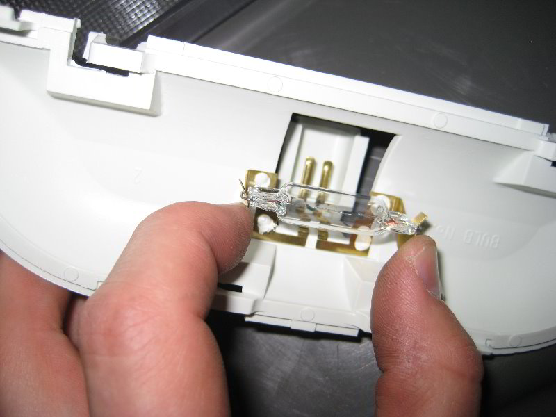 Chrysler-Town-and-Country-Cargo-Area-Light-Bulb-Replacement-Guide-009