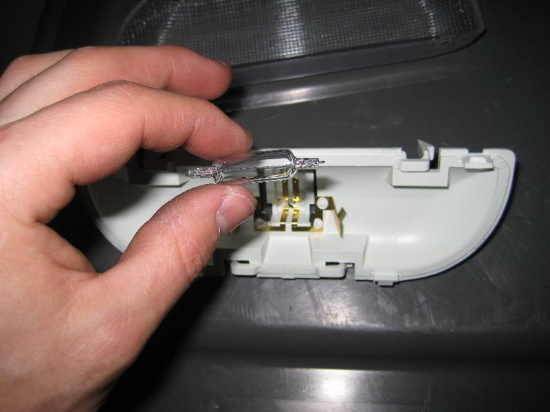 Chrysler-Town-and-Country-Cargo-Area-Light-Bulb-Replacement-Guide-010