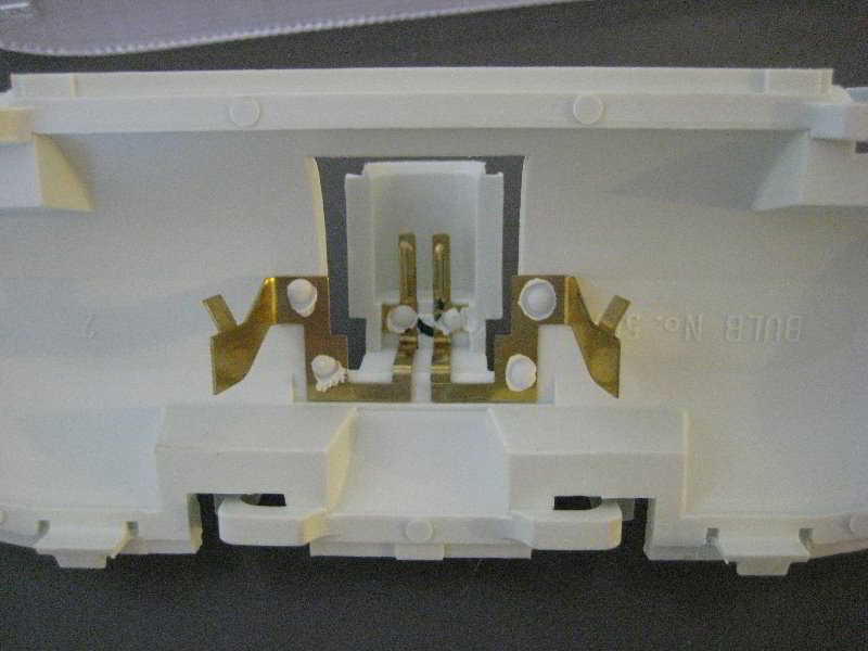 Chrysler-Town-and-Country-Cargo-Area-Light-Bulb-Replacement-Guide-011