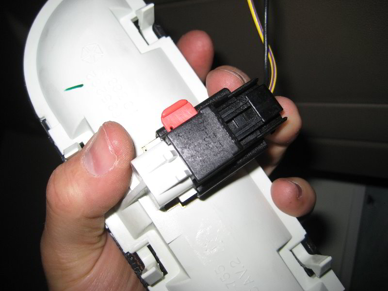 Chrysler-Town-and-Country-Cargo-Area-Light-Bulb-Replacement-Guide-016