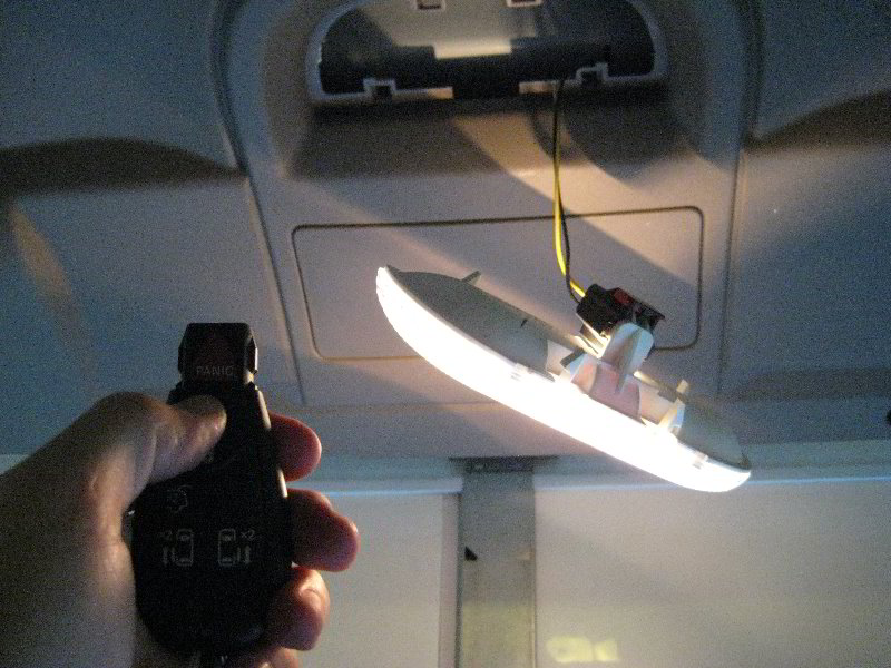 Chrysler-Town-and-Country-Cargo-Area-Light-Bulb-Replacement-Guide-018