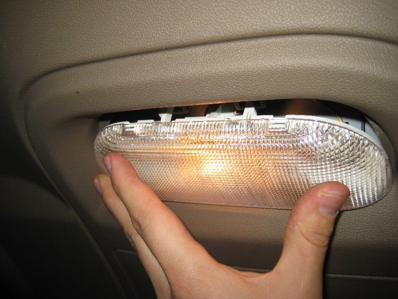 Chrysler-Town-and-Country-Cargo-Area-Light-Bulb-Replacement-Guide-019