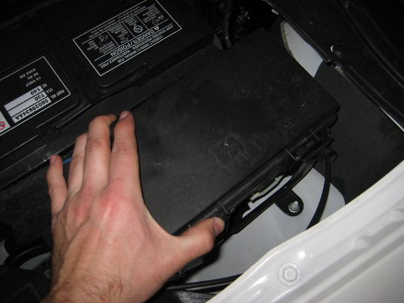 Chrysler-Town-and-Country-Electrical-Fuse-Replacement-Guide-002