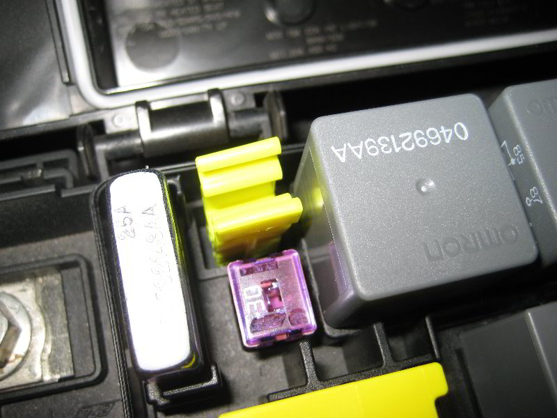 Chrysler-Town-and-Country-Electrical-Fuse-Replacement-Guide-005