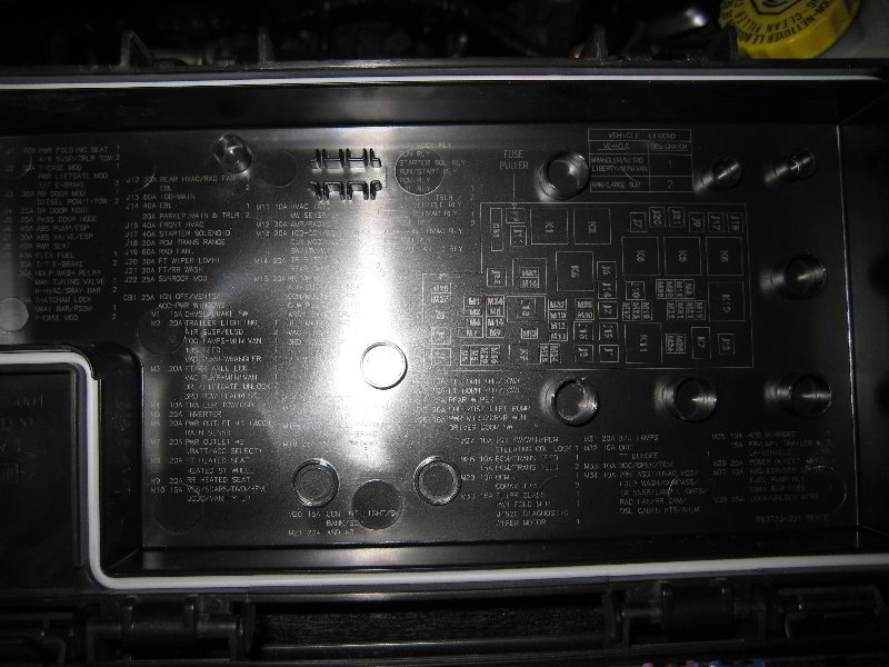 Chrysler-Town-and-Country-Electrical-Fuse-Replacement-Guide-007