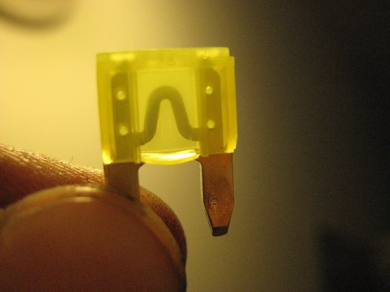 Chrysler-Town-and-Country-Electrical-Fuse-Replacement-Guide-009