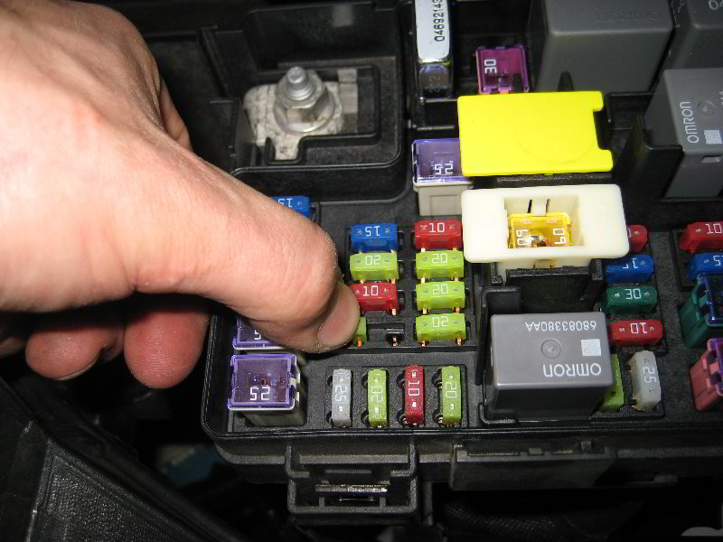 Chrysler-Town-and-Country-Electrical-Fuse-Replacement-Guide-010