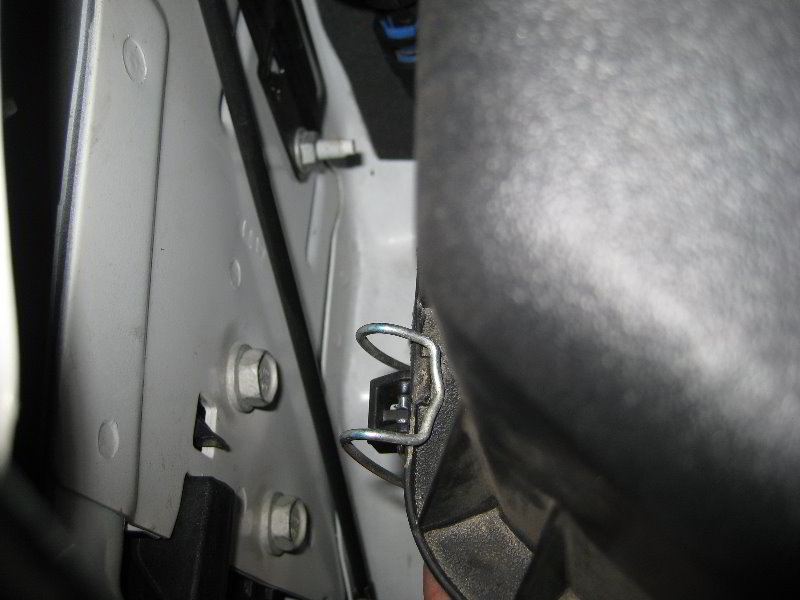 Chrysler-Town-and-Country-Engine-Air-Filter-Replacement-Guide-005