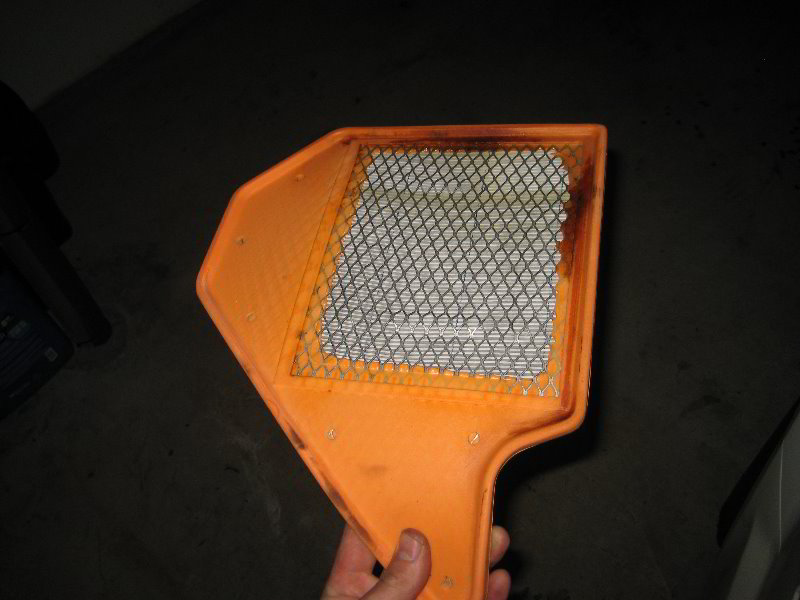 Chrysler-Town-and-Country-Engine-Air-Filter-Replacement-Guide-008