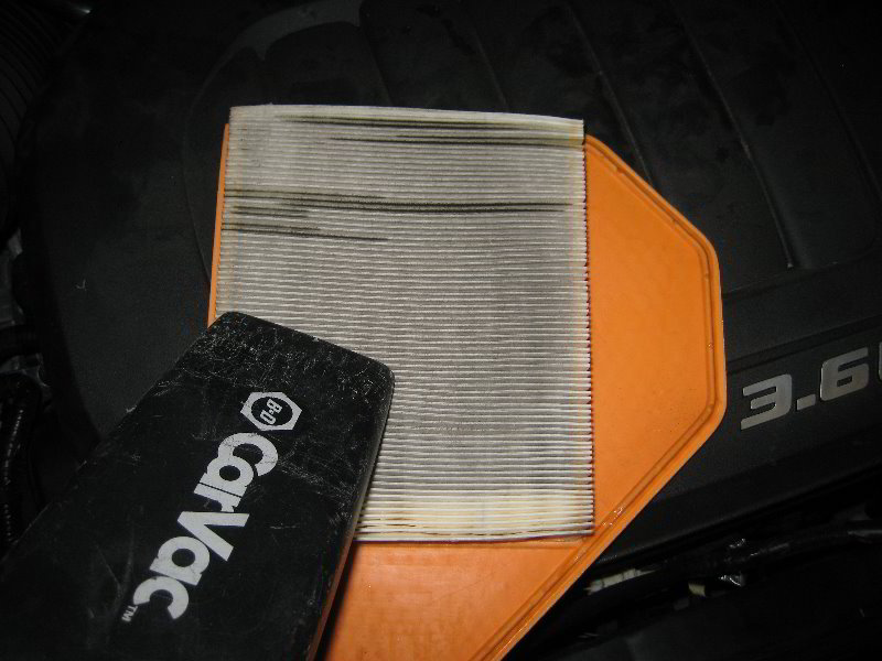 Chrysler-Town-and-Country-Engine-Air-Filter-Replacement-Guide-012