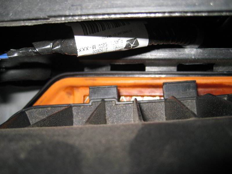 Chrysler-Town-and-Country-Engine-Air-Filter-Replacement-Guide-014