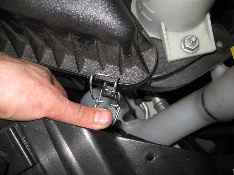 Chrysler-Town-and-Country-Engine-Air-Filter-Replacement-Guide-015