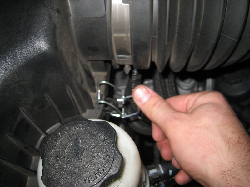 Chrysler-Town-and-Country-Engine-Air-Filter-Replacement-Guide-016