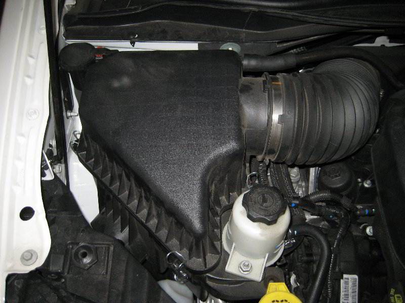 Chrysler-Town-and-Country-Engine-Air-Filter-Replacement-Guide-018