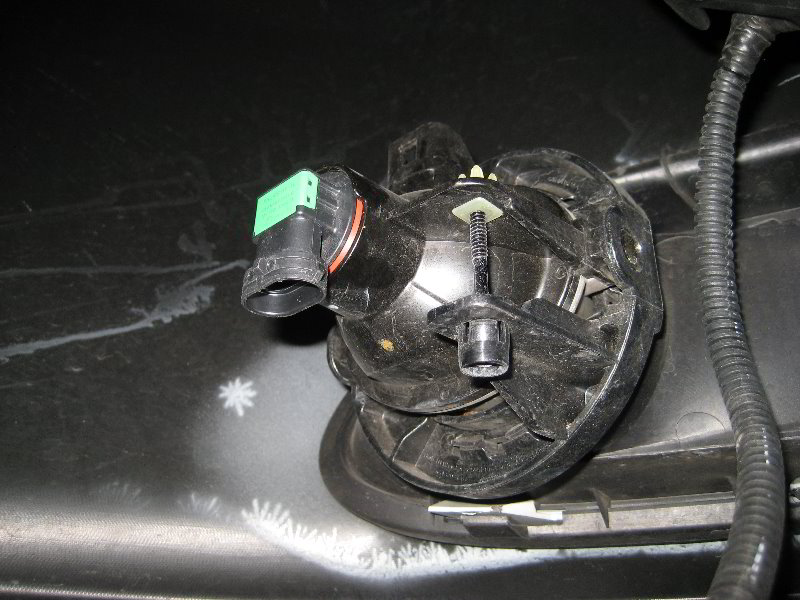 Chrysler-Town-and-Country-Fog-Light-Bulbs-Replacement-Guide-005