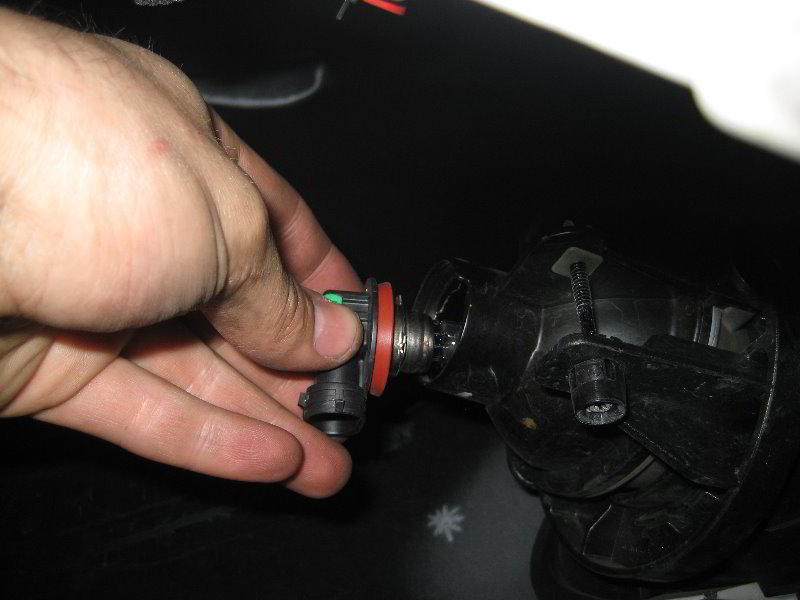 Chrysler-Town-and-Country-Fog-Light-Bulbs-Replacement-Guide-009