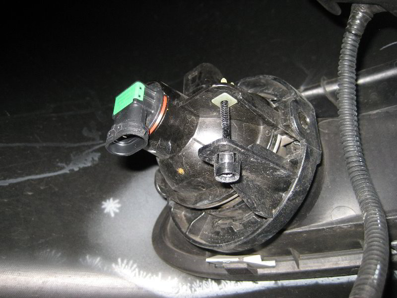 Chrysler-Town-and-Country-Fog-Light-Bulbs-Replacement-Guide-010