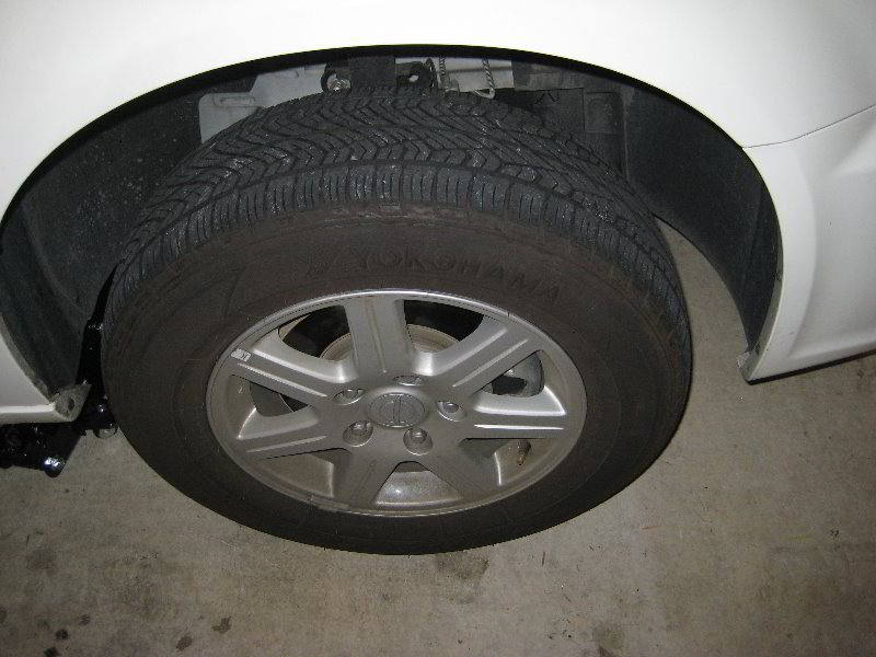 Chrysler-Town-and-Country-Front-Brake-Pads-Replacement-Guide-001