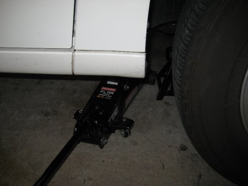 Chrysler-Town-and-Country-Front-Brake-Pads-Replacement-Guide-003