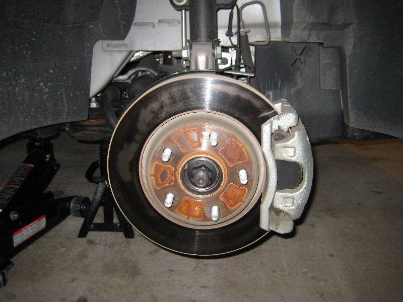 ChryslerTownandCountryFrontBrakePadsReplacementGuide006