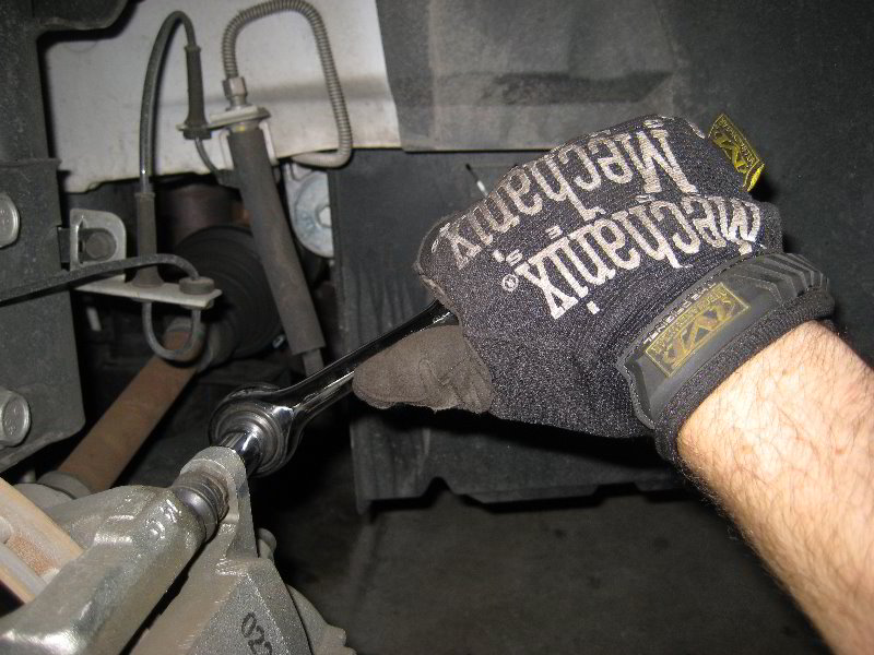 Chrysler-Town-and-Country-Front-Brake-Pads-Replacement-Guide-008