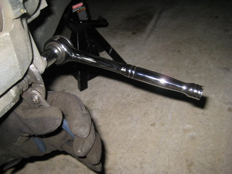 Chrysler-Town-and-Country-Front-Brake-Pads-Replacement-Guide-010