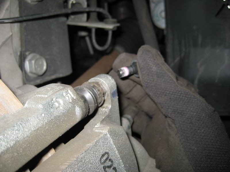 Chrysler-Town-and-Country-Front-Brake-Pads-Replacement-Guide-011