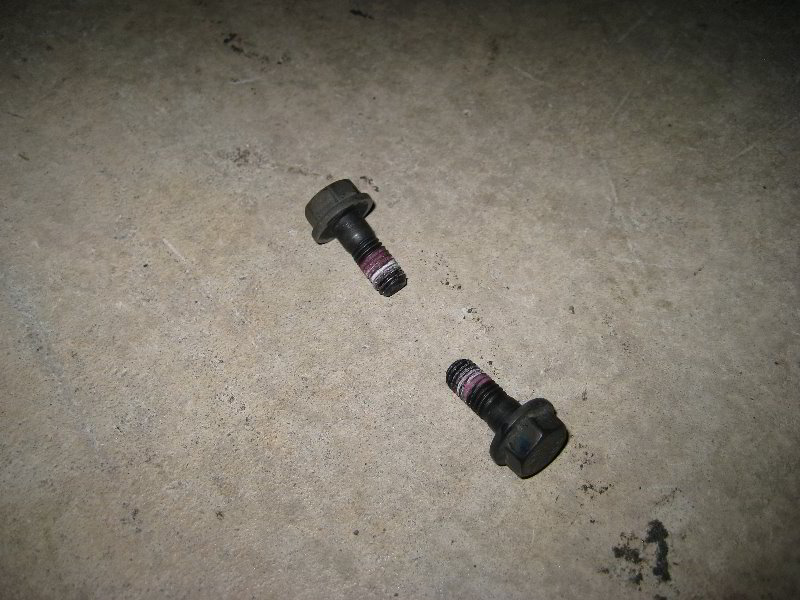 Chrysler-Town-and-Country-Front-Brake-Pads-Replacement-Guide-013