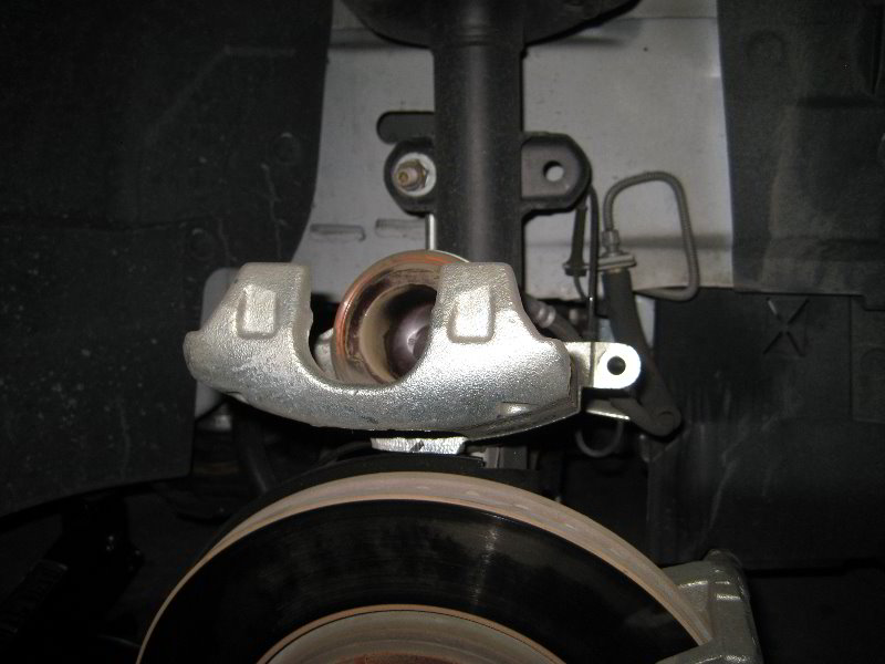 Chrysler-Town-and-Country-Front-Brake-Pads-Replacement-Guide-015