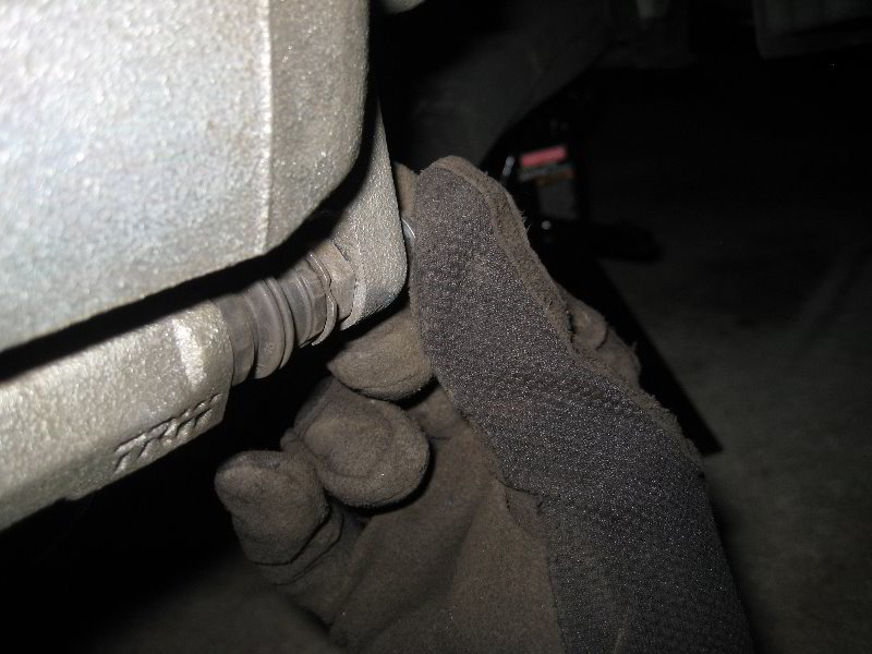 Chrysler-Town-and-Country-Front-Brake-Pads-Replacement-Guide-031