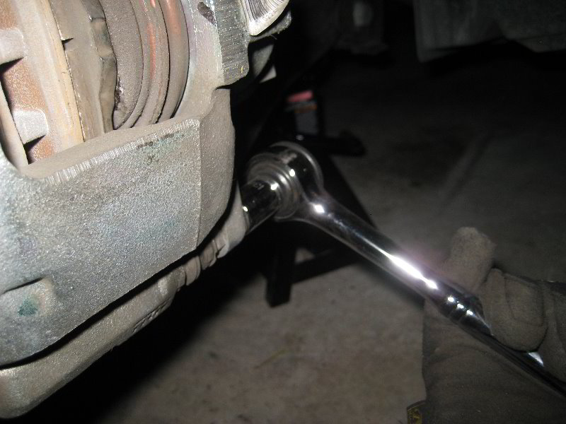 Chrysler-Town-and-Country-Front-Brake-Pads-Replacement-Guide-033