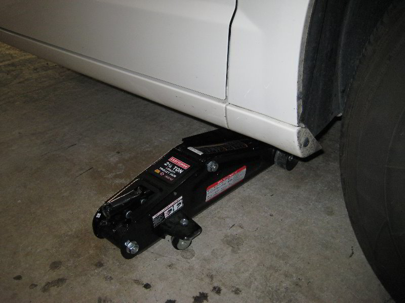 Chrysler-Town-and-Country-Front-Brake-Pads-Replacement-Guide-037