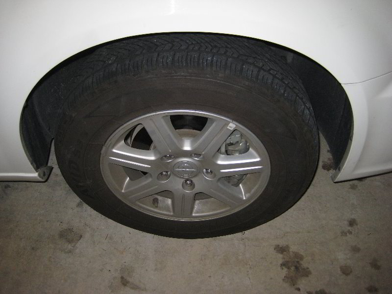 Chrysler-Town-and-Country-Front-Brake-Pads-Replacement-Guide-039