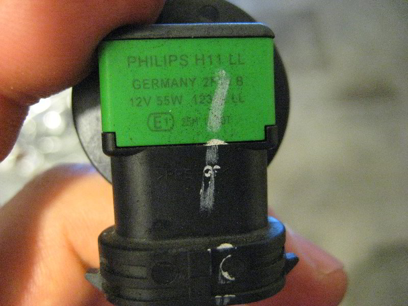 Chrysler-Town-and-Country-Headlight-Bulbs-Replacement-Guide-007