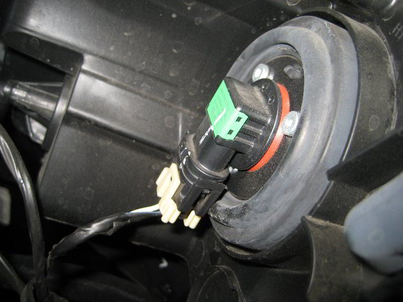 ChryslerTownandCountryHeadlightBulbsReplacementGuide012